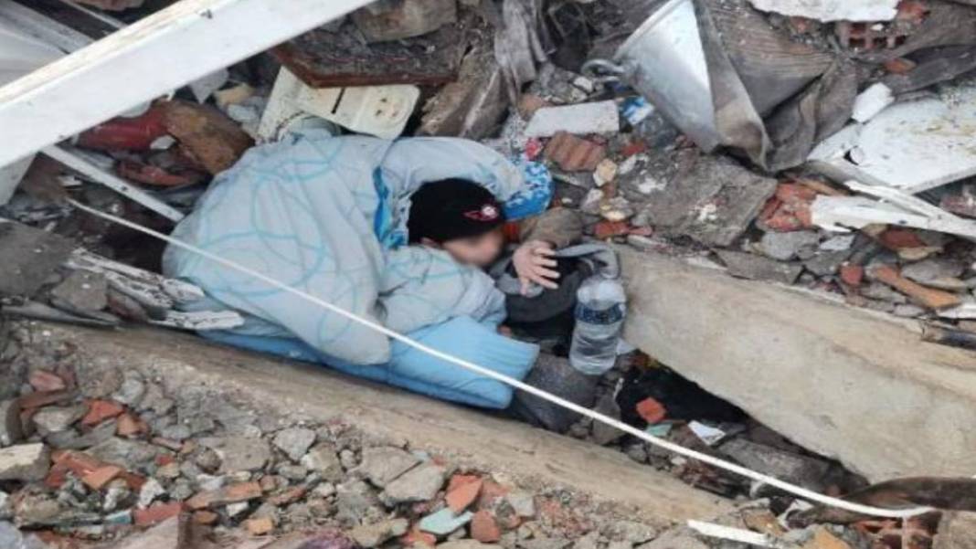 Koca şehir yerle bir oldu! Ekiplerin ulaşamadığı mahalleden gelen görüntü dehşet verici: Saatlerce göçük altında... 4